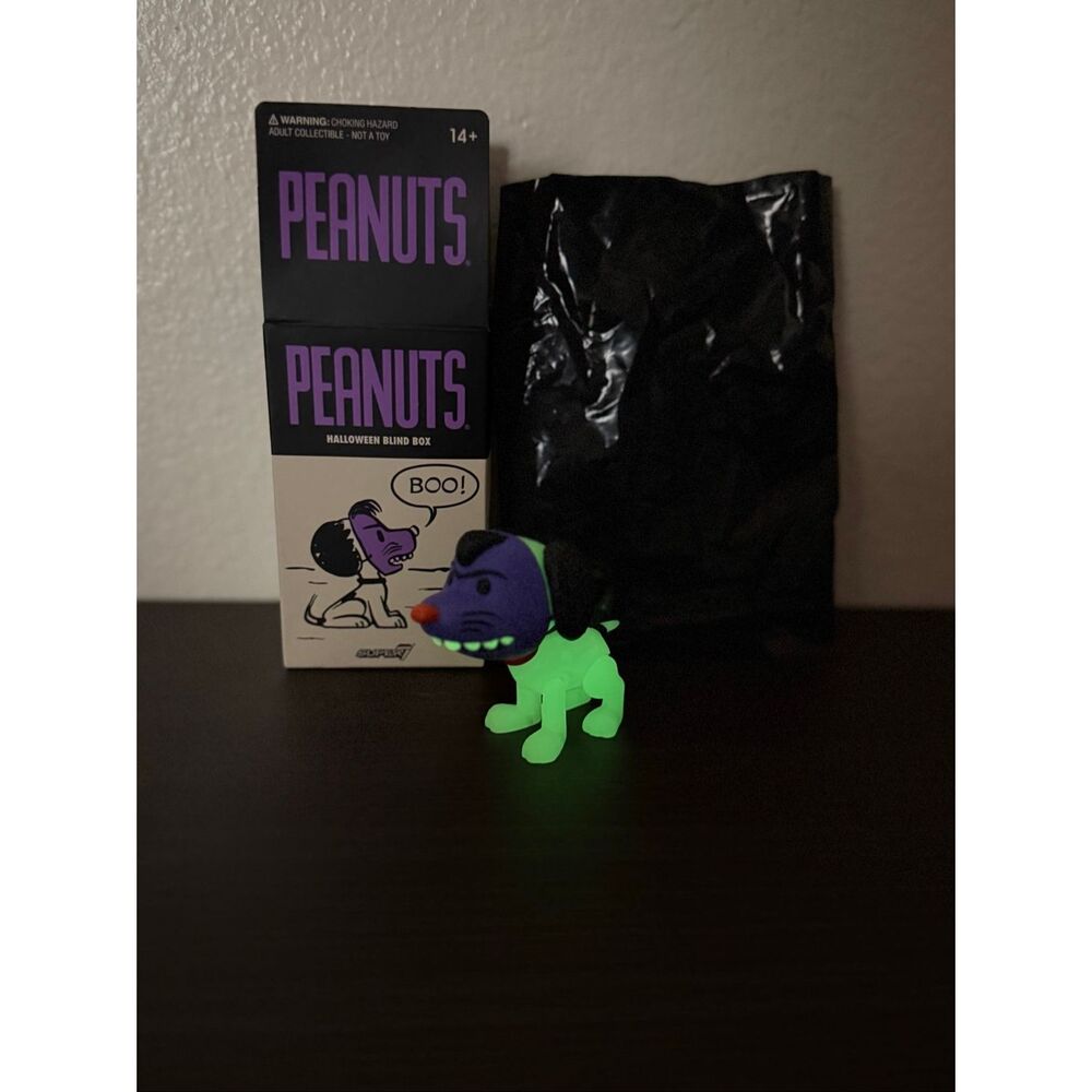 Super7 Peanuts Halloween Blind Box Figure - Glow Spooky Snoopy